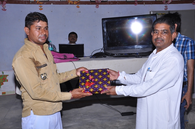 Journalist ( Sandhya Border ) Honoured by Sarpanch
