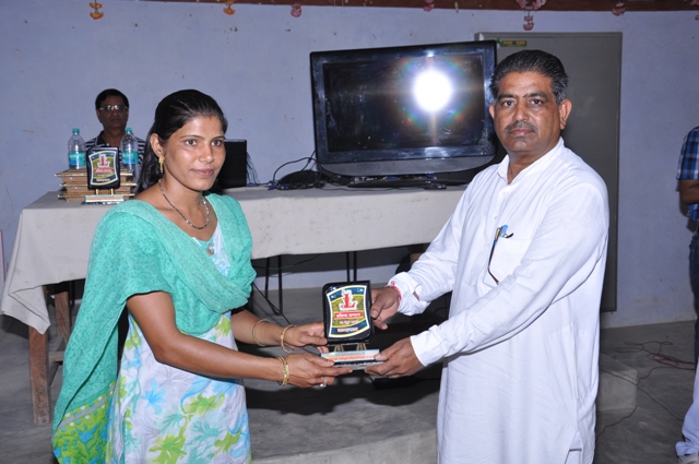 Saroj Sain (  National Handball Player ) Honoured by Mohan Lal Kiroriwal ( Sarpanch of Village )